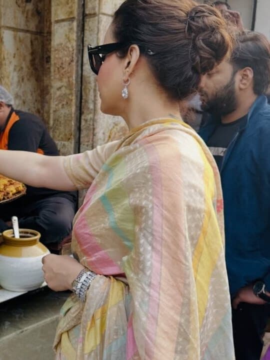 Kangana Ranaut wearing the rangkat saree, seen from the side with the silver butis catching the light