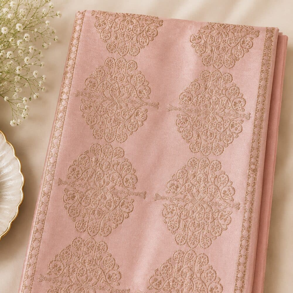 Blush Paisley Set, the weave in close detail