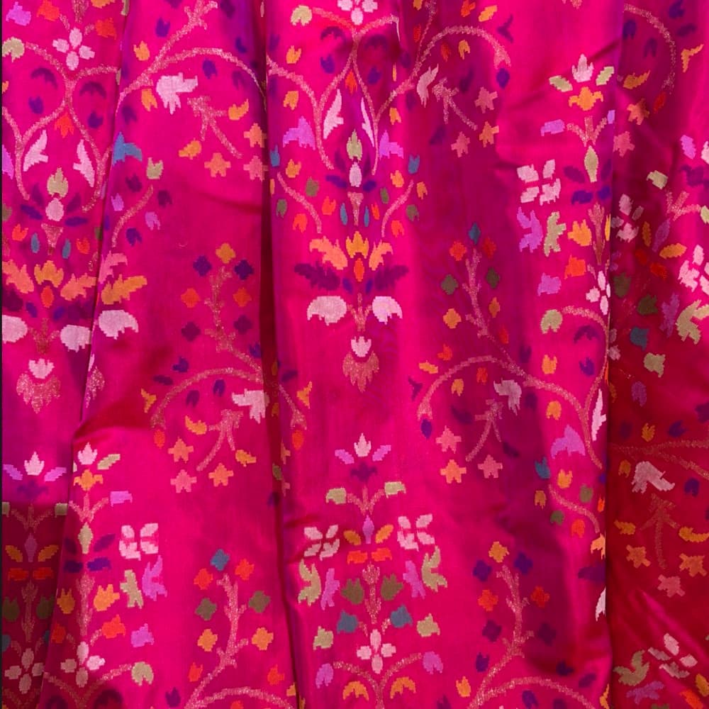 Rani Pink Jamdani Saree, the weave in close detail