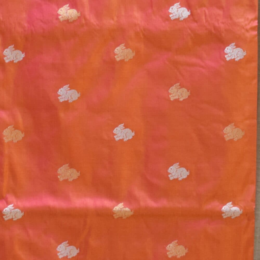 Banarasi Rabbit Motif Saree, the weave in close detail